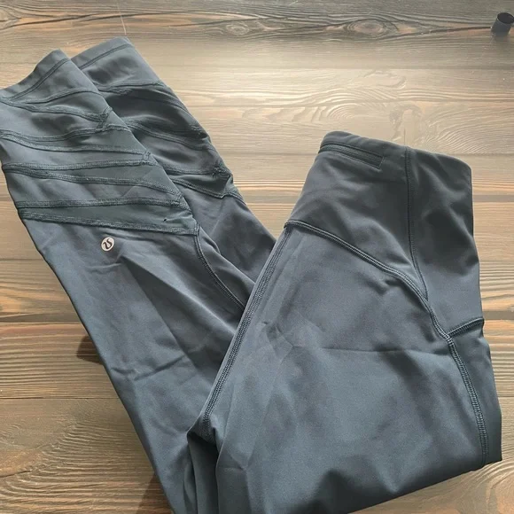 Lululemon Motionful 7/8 Tight in Submarine - Picture 5 of 10